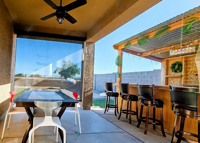 Tropical Desert Oasis Phoenix 5br 3bath With Outdoor Tiki Bar & Bbq *