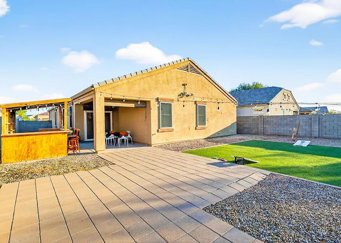 Tropical Desert Oasis Phoenix 5br 3bath With Outdoor Tiki Bar & Bbq