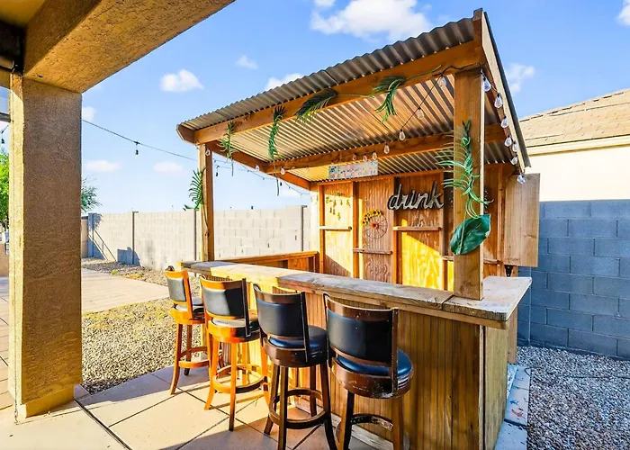 Tropical Desert Oasis Phoenix 5br 3bath With Outdoor Tiki Bar & Bbq Holiday home *