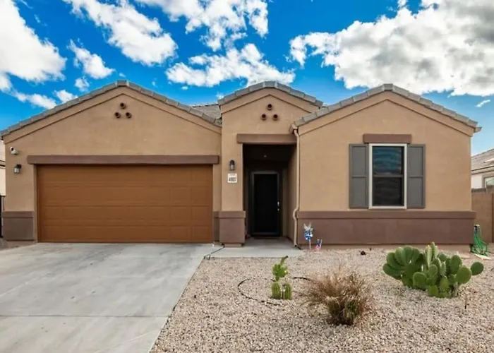 Tropical Desert Oasis Phoenix 5br 3bath With Outdoor Tiki Bar & Bbq
